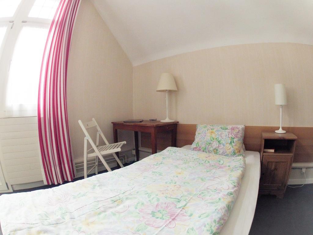 Basicrooms Hotel Unterseen Quarto foto