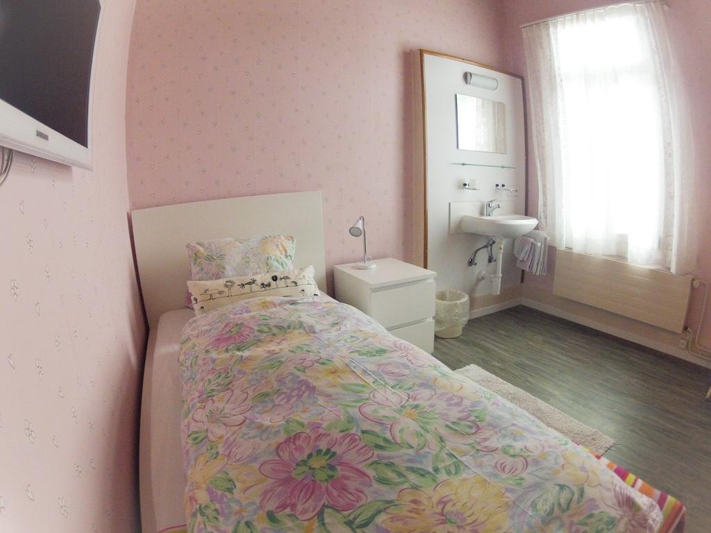 Basicrooms Hotel Unterseen Quarto foto