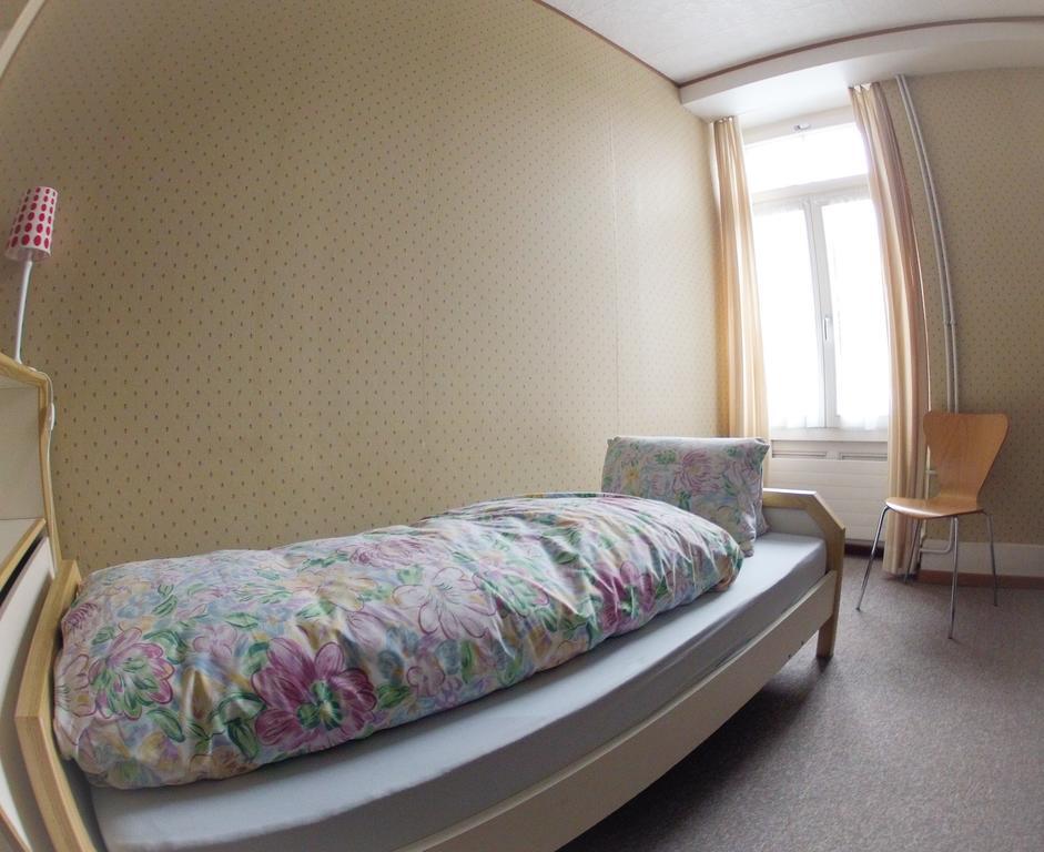Basicrooms Hotel Unterseen Quarto foto