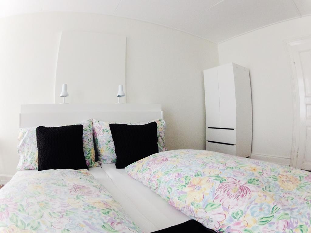 Basicrooms Hotel Unterseen Quarto foto